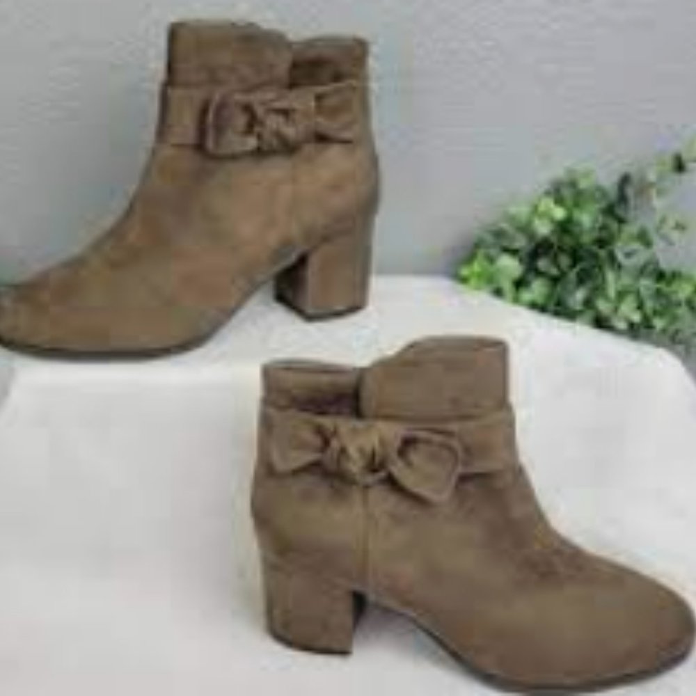 Tahari Taupe Booties